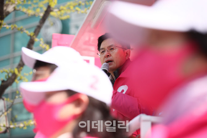 종로 출마 황교안, '창신동 거리유세'                                                                                                                                                     