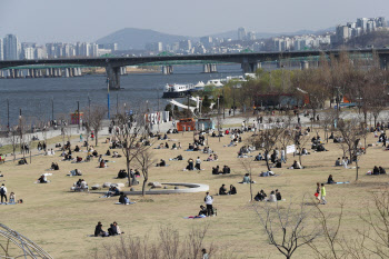 "조금만 더 참아주세요"…주말 서울 벚꽃놀이 명소 닫는다