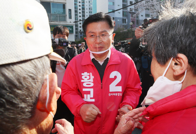 황교안 "우한 코로나로 의사 잃어..잊지 않을 것"