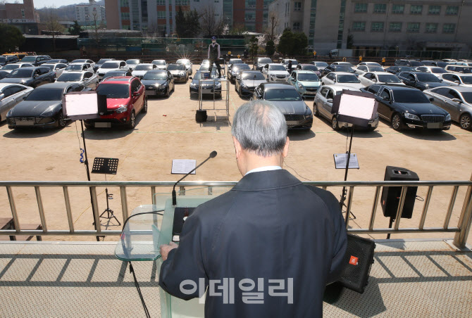 드라이브 인 운동장 주일예배                                                                                                                                                                       