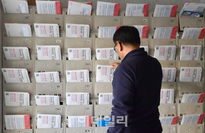 [포토]'유권자의 손길'