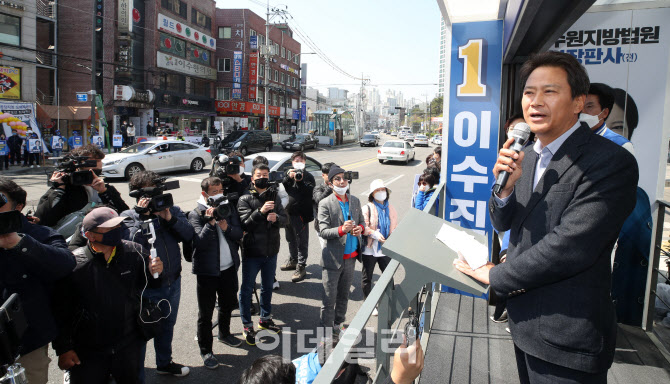 지원유세 나선 임종석 전 대통령 비서실장                                                                                                                                                           