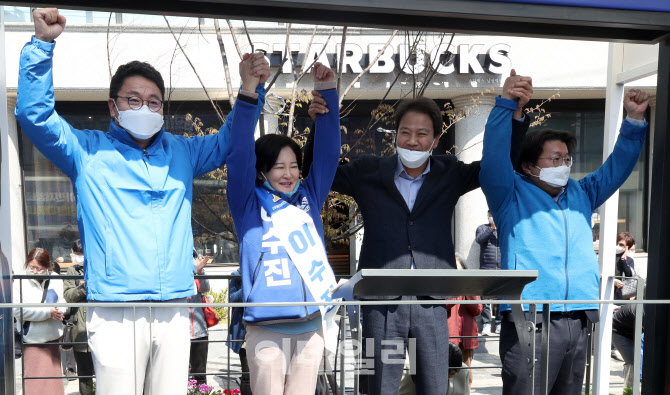 서울에서 지원유세 나선 임종석 전 비서실장                                                                                                                                                         