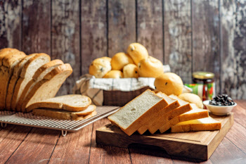 신세계푸드, 건강 식재료 활요한 식사대용 '건강빵' 출시