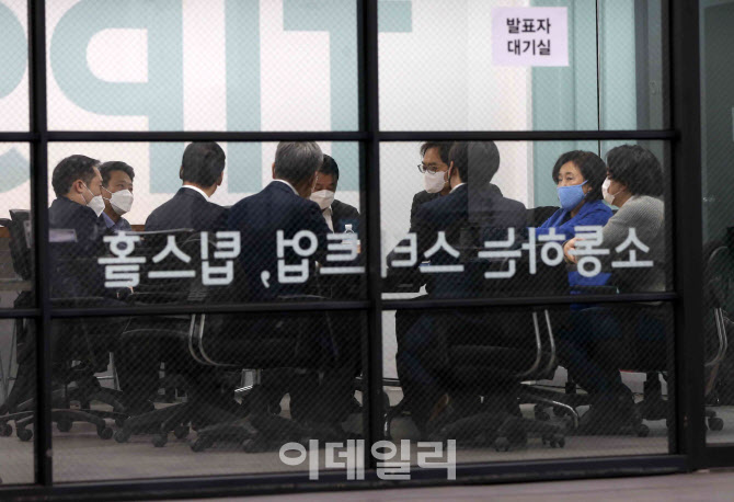 [포토] 박영선 장관, 일자리 창출효과 간담회