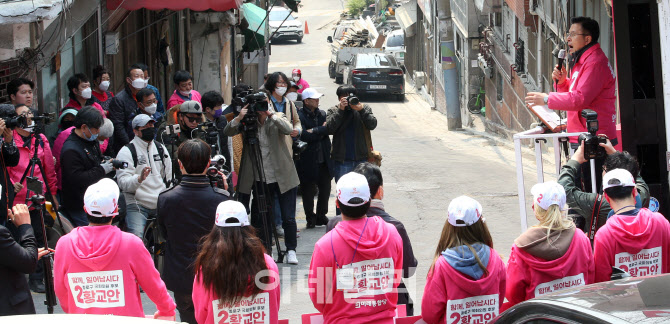 황교안 미래통합당 후보, 창신동에서 지지 호소                                                                                                                                                      