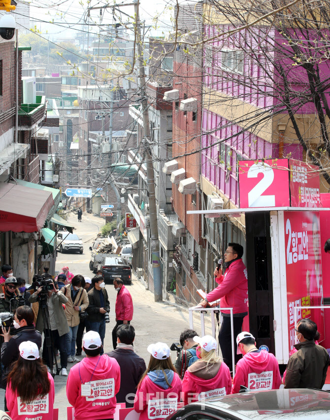황교안 미래통합당 후보, 창신동 봉제공장에서 지지 호소                                                                                                                                             