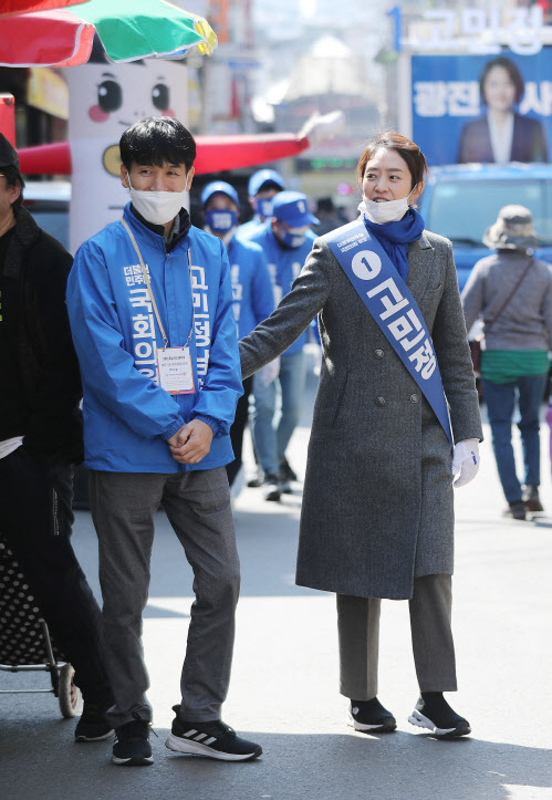 조기영 시인 “고민정, 내가 세상에서 훔친 유일한 詩”