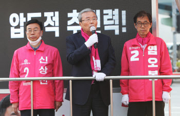 김종인 "대통령 하도 형편없으니 '손가락 자르고 싶다' 말 회자"