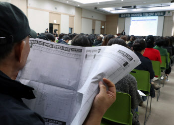 작년 수능서 현역 병사, 선임병 대리 시험…軍 당국 수사 착수