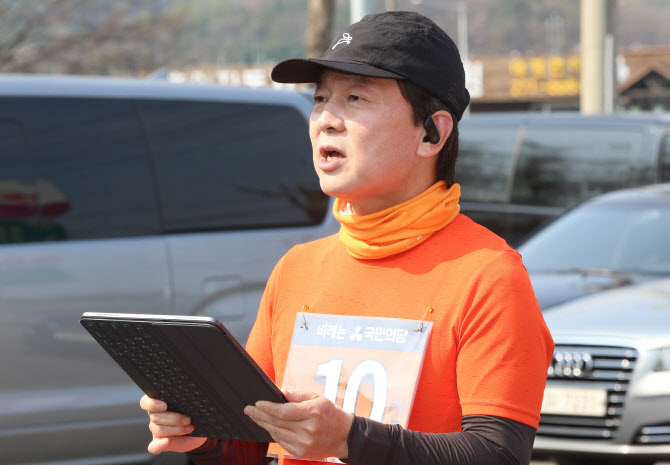 안철수 "황교안, 1인당 50만원 지급…제정신인가" 맹비난