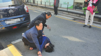 오세훈 유세 도중 괴한 난입, 경찰 의해 제압…인명 피해 없어