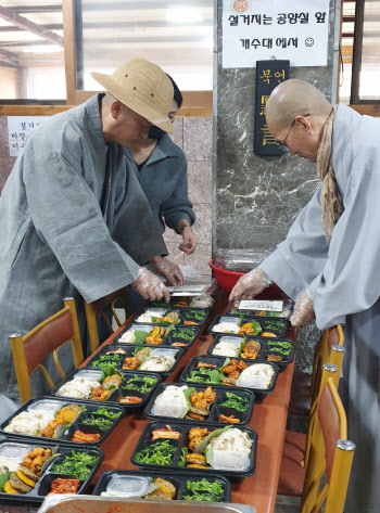 동화사·불교문화사업단, 대구 의료기관에 사찰 도시락 제공