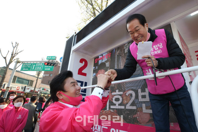 [포토]인사 나누는 권영세 후보-원유철 대표