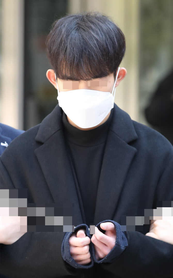 '박사' 조주빈에게 개인정보 넘긴 前 공익요원, 구속 송치