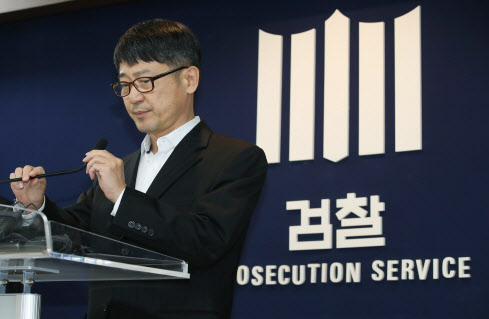 세월호 특수단, 대통령기록관 압수수색…영장 받아 열람중