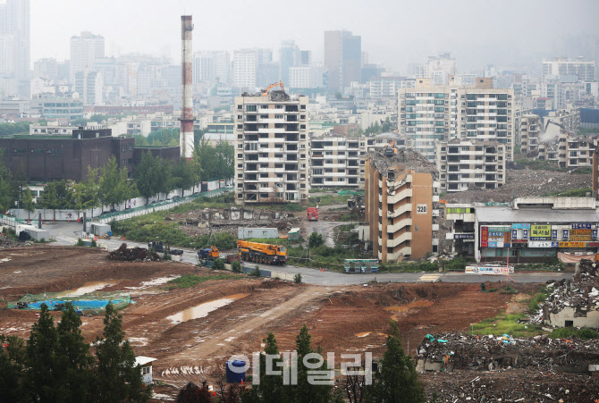 "재건축아파트 분양가상한제 적용, 6개월은 연장해야"