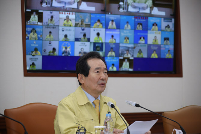 정세균 "무단이탈·전화불응 등 지침위반 자가격리자 전자손목밴드 착용"