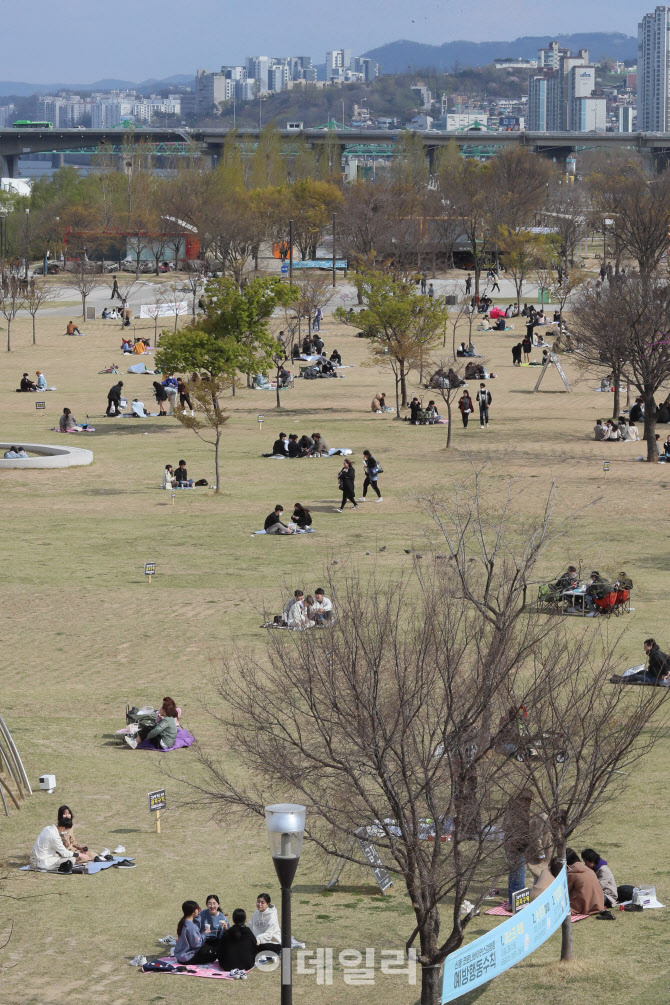 한산한 여의도한강공원                                                                                                                                                                             