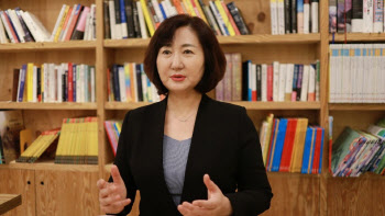 목소리로 안보 '파수꾼' 30년, 국방홍보원 남복희 아나운서