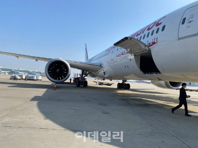 [특징주]코오롱생명과학, 임상3상 허위공시 논란에 약세