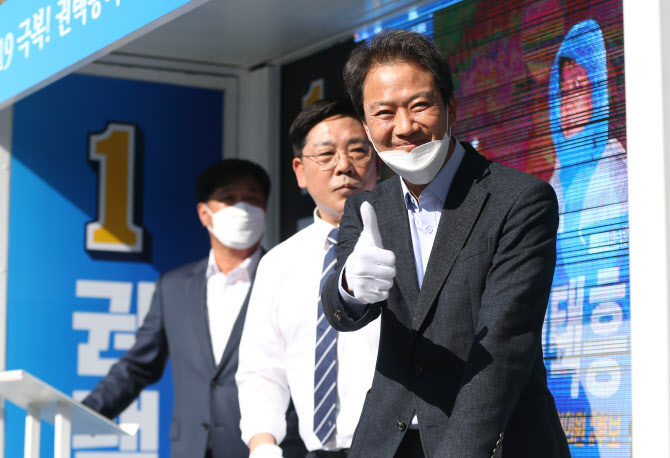 임종석 "총선에 대한민국 명운, 文에 힘 모아달라"