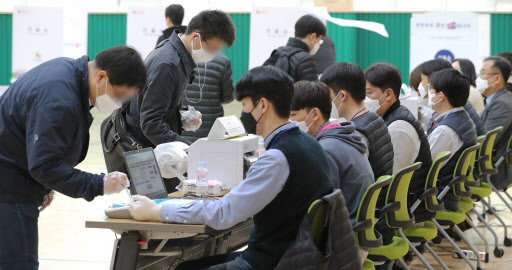 김종인의 회고록·신재민의 고백록…선거철 쏟아진 정치서적