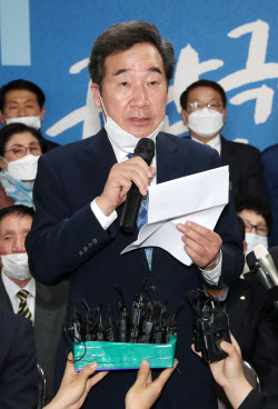 [포토]21대 총선 당선 소감 말하는 이낙연 종로구 의원                                                                                                                                                     