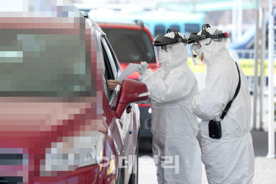 `고양시가 시작해 세계표준으로`…코로나 드라이브스루 선별진료