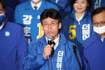 최배근 "더불어시민당 공동대표 사임하겠다"