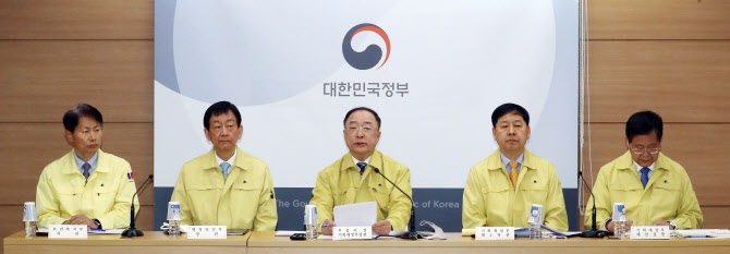 공무원 연차수당까지 긁어모은 7.6조 재난지원금 추경…빚더미 '눈덩이'