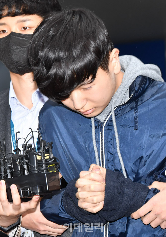 [포토]'부따' 강훈, 고개 숙인 채 검찰 송치