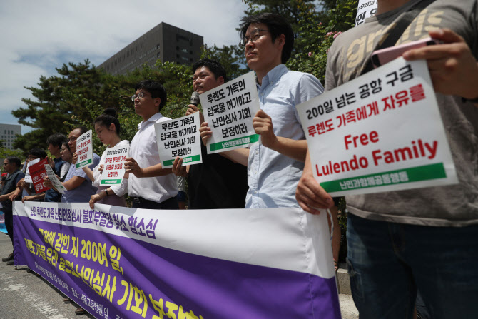 인권위 "공항 장기체류 난민신청 아동, 입국 허용해야"