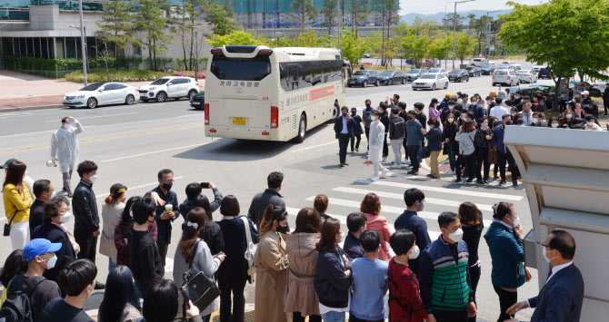 24일부터 軍장병 외출 단계적 허용한다