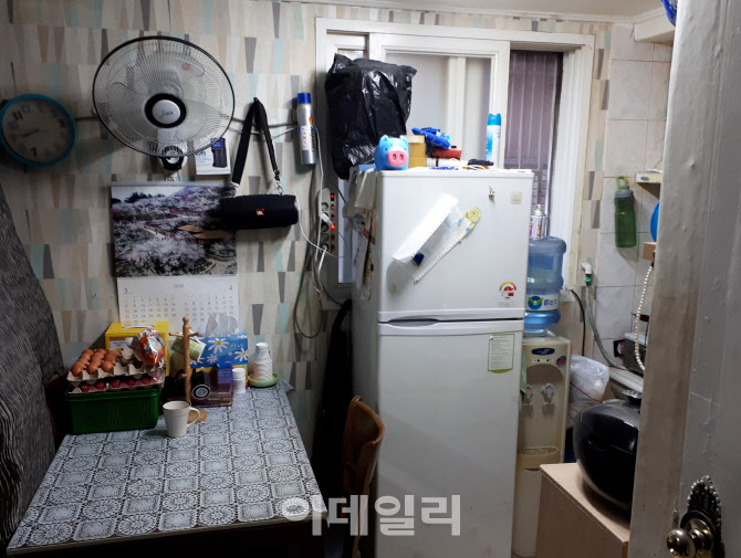 [인천 주거복지 실태]②단칸방·곰팡이 집에 사는 아이들