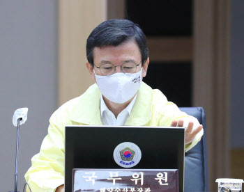 정부, HMM·영세선사에 유동성 공급…원리금 납부유예도 확대