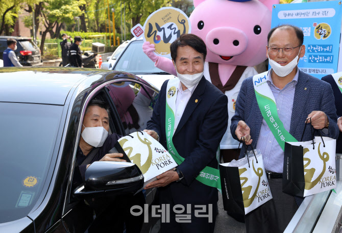 [포토] 한돈자조금,  한돈 드라이브스루 할인행사