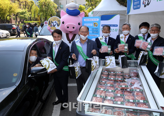 [포토] 한돈 판촉위한 드라이브스루