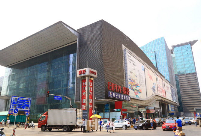 [문기자의 차이나톡]역사 뒤안길로 사라지는 중관춘 대형 전자몰