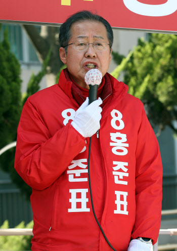 홍준표 "지도부 총사퇴해야…노욕 김종인 `반대`"