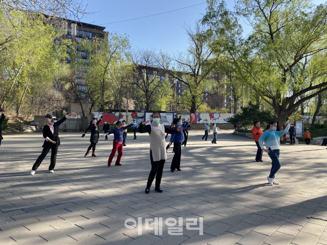 노동절 연휴 일주일 앞둔 중국, 코로나19 사망자 11일째 '0명'