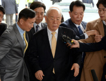 “역사의 죄인 전두환, 석고대죄 하라”…광주시장 ‘분노’