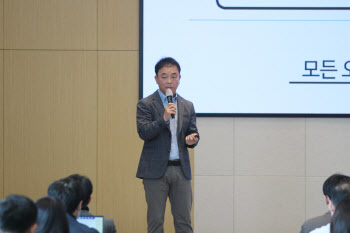 롯데온, '넷플릭스'형 맞춤 서비스로 이커머스 시장 공략 나선다