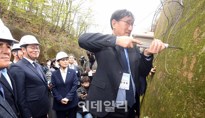 [포토]배봉터널 강도 검사