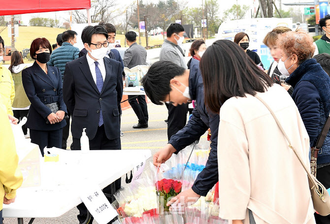 파주지역 농산물 직거래장터로 코로나19 극복한다