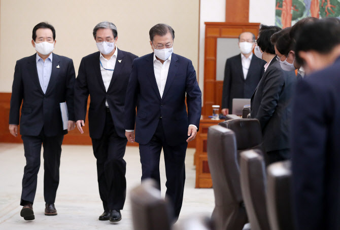 정부, 코로나19 극복 위한 ‘선결제·선구매 확대 안’ 의결