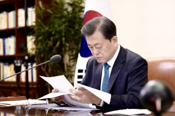 文대통령, 오스트리아 총리와 통화…K-방역 경험 공유