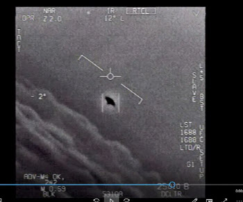 "이세상 속도가 아니었다"…美국방부 UFO영상 공개