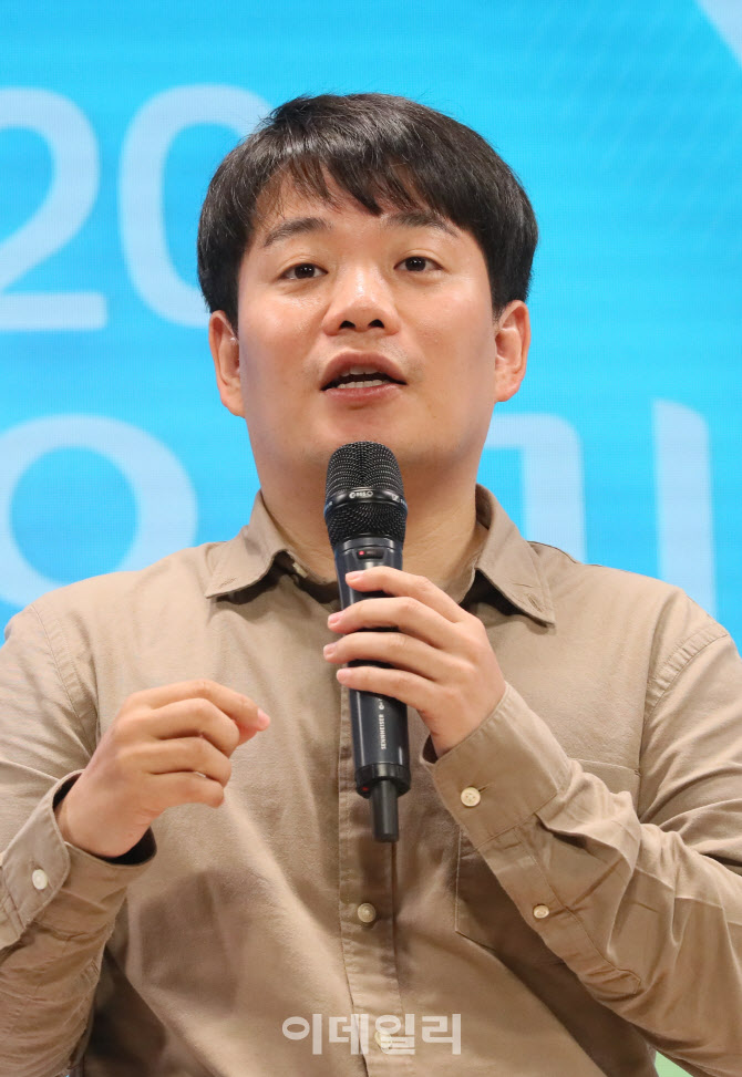 [포토]'이데일리 이슈 포럼'에서 강의 하는 이시원 대표