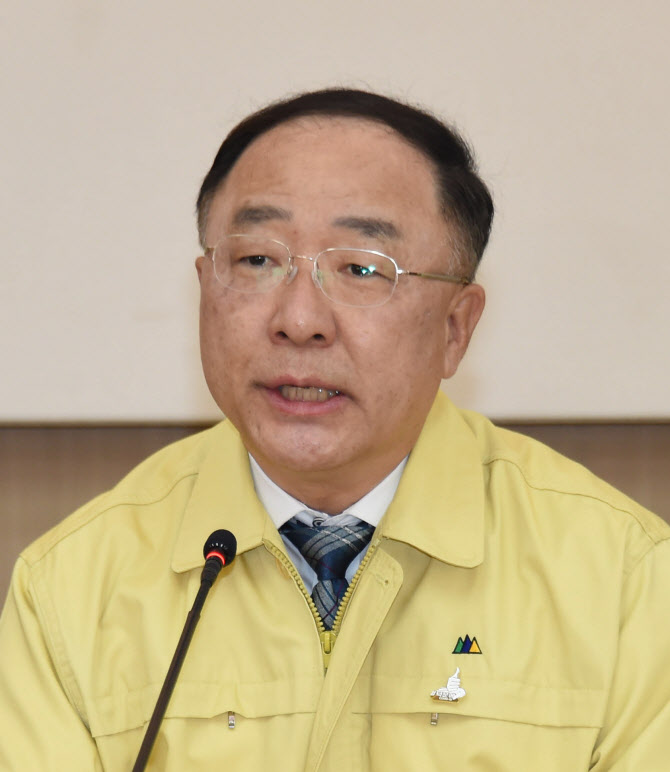 홍남기 “생활방역 전환, 경제 회복 불씨 당길 것”